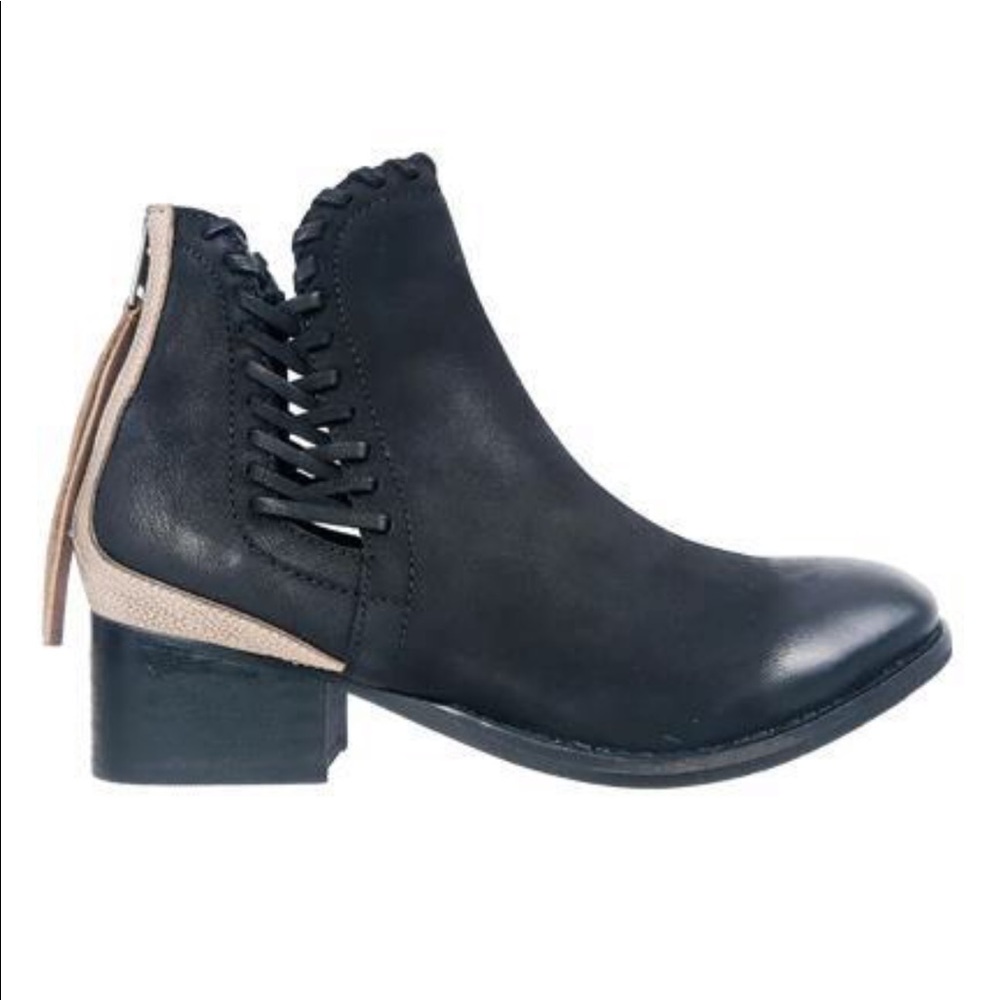 NWB Leather Side Stitch Booties